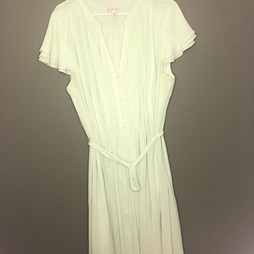Feminine mint green dress!